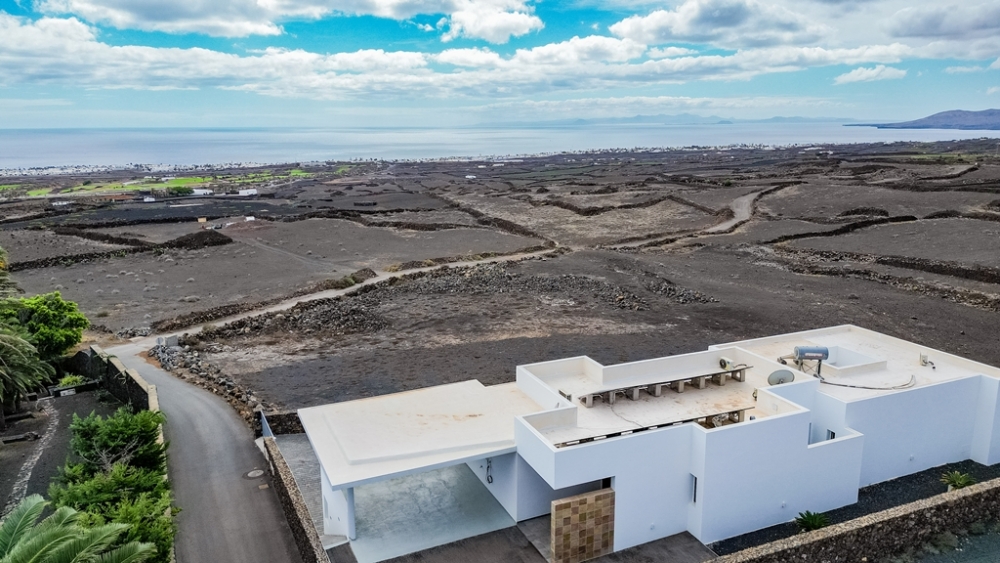 Luxury 3-Bedroom Villa with Heated Pool & Panoramic Sea Views – Tías, Lanzarote – photo 20