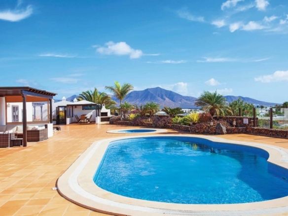 Exceptional 5-Bedroom Playa Blanca Villa with Two Heated Pools, Sea Views – photo 1