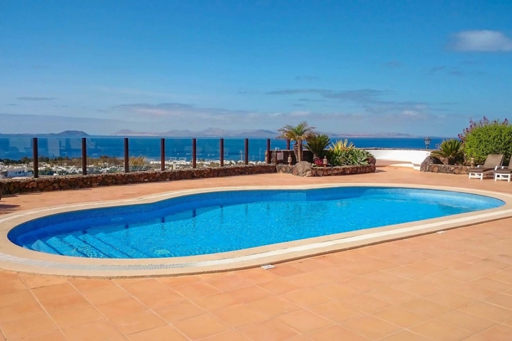 Exceptional 5-Bedroom Playa Blanca Villa with Two Heated Pools, Sea Views – photo 2