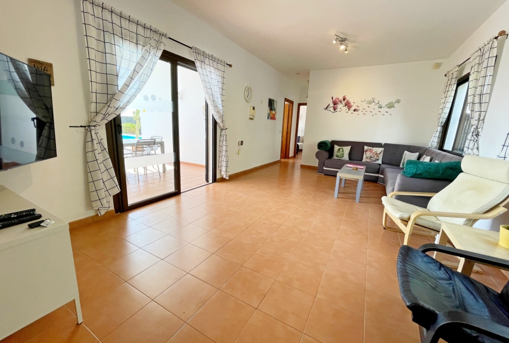 Spacious 3-Bedroom Villa in Gated Playa Blanca Community with Pool – photo 5