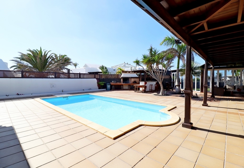Impressive 3-Bedroom Detached Villa with Pool and Sea Views – Playa Blanca – photo 8
