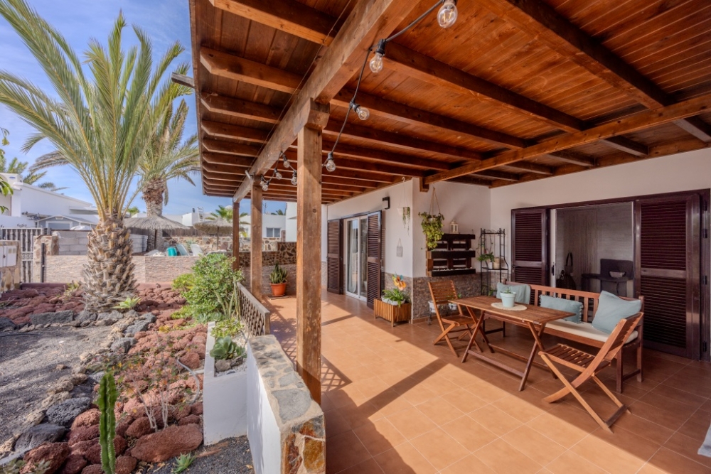 Charming 3-Bedroom Villa with Pool and Garden in Montaña Roja, Playa Blanca – photo 3