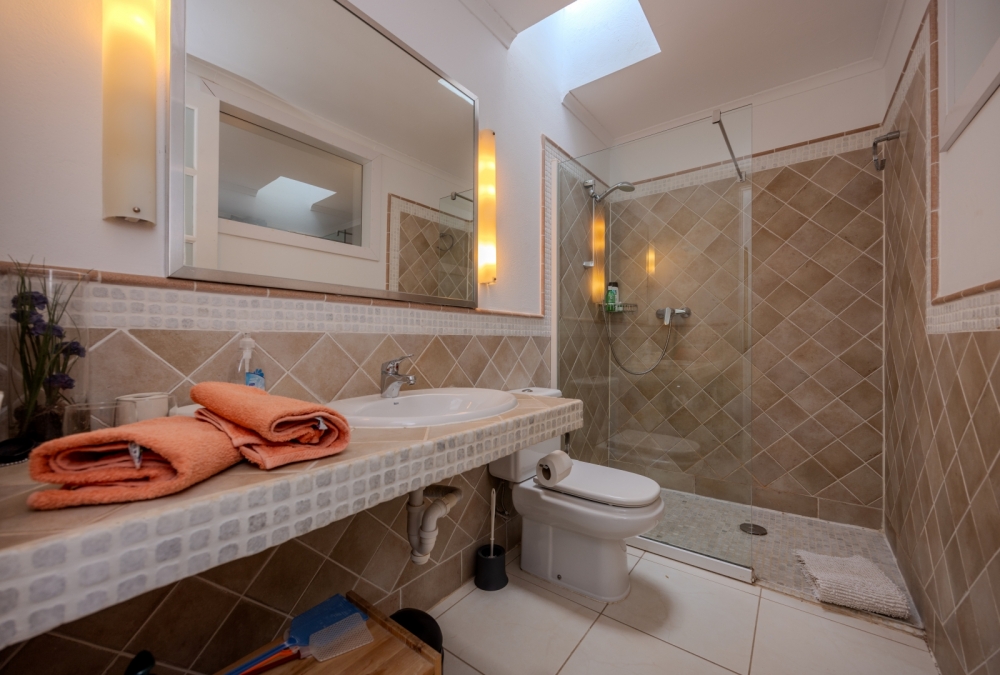 Unique 5-Bedroom Villa with Two Pools, Guest Apartments & Panoramic Views – Las Breñas – photo 15