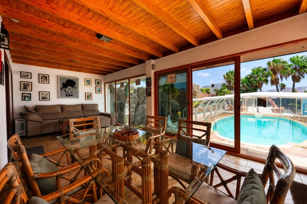 Spacious 3-Bedroom Villa with Exceptional Outdoor Entertaining Spaces – Playa Blanca – photo 2