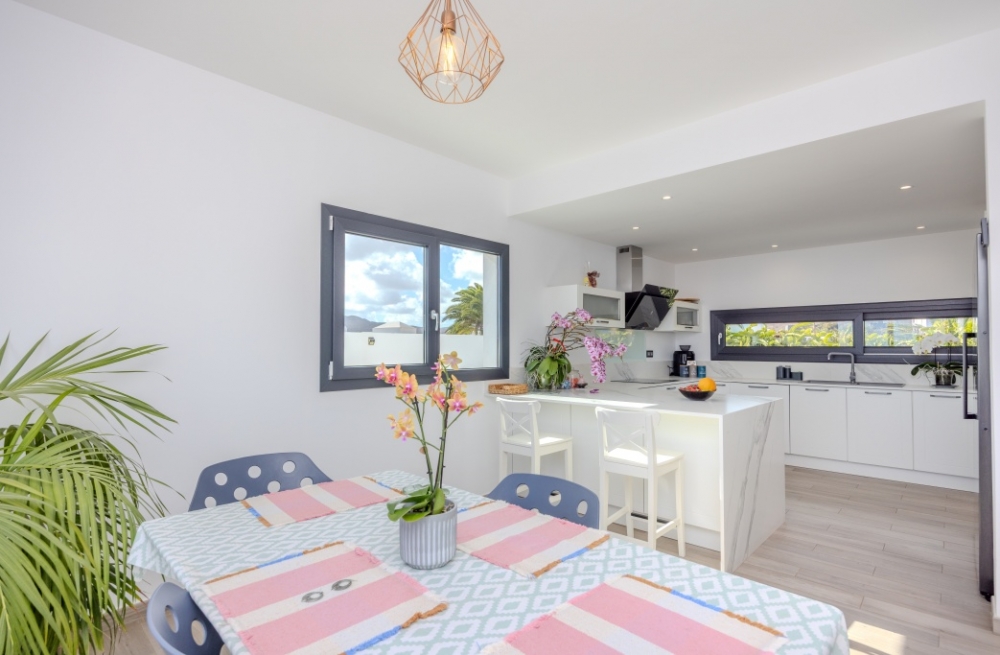 3 bedroom villa in an exclusive area in Costa Teguise – photo 6