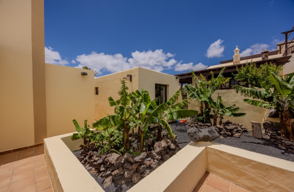 Fantastic Canarian villa with separate apartment in Costa Teguise – photo 40
