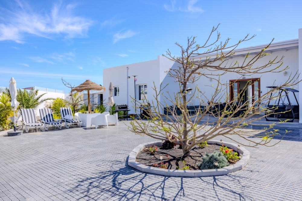 Stylish Family Villa with Private Pool & Jacuzzi – Costa Teguise – photo 5