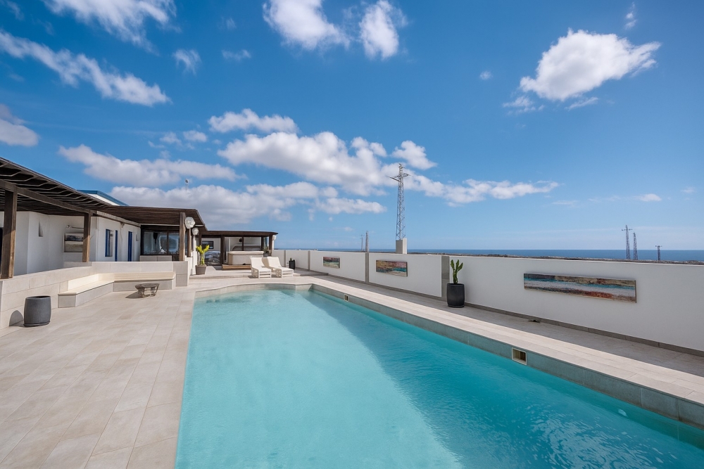 Contemporary Villa with Grand Outdoor Living & Panoramic Views in Puerto del Carmen – photo 2
