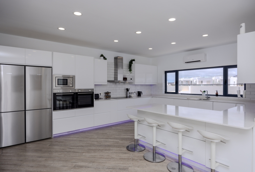 Impressive Renovated Villa with Heated Pool, Gym & Panoramic Views – Playa Blanca – photo 13