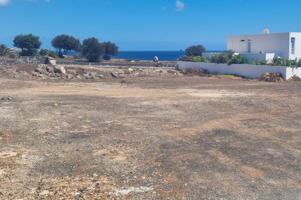 Quiet Cul-de-Sac Plot in Prestigious Puerto Calero – photo 2