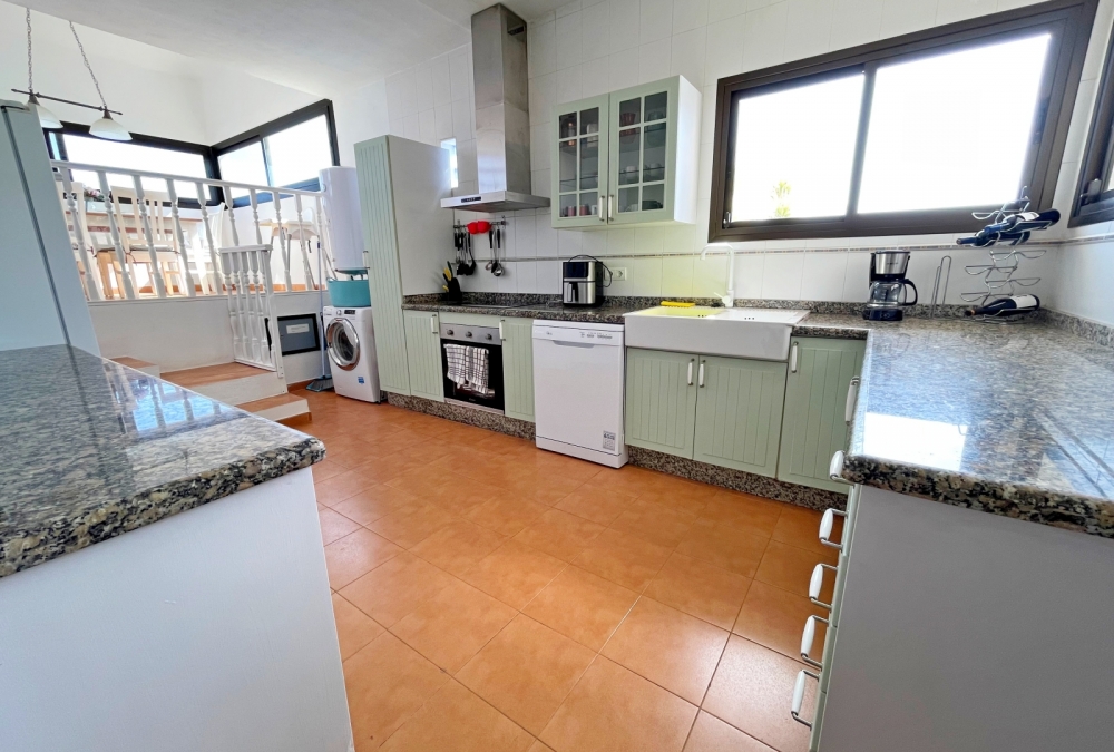 Spacious 3-Bedroom Villa in Gated Playa Blanca Community with Pool – photo 3