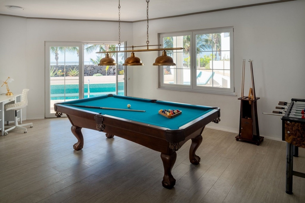 Front line villa for sale in prestigious resort of Puerto Calero – photo 30