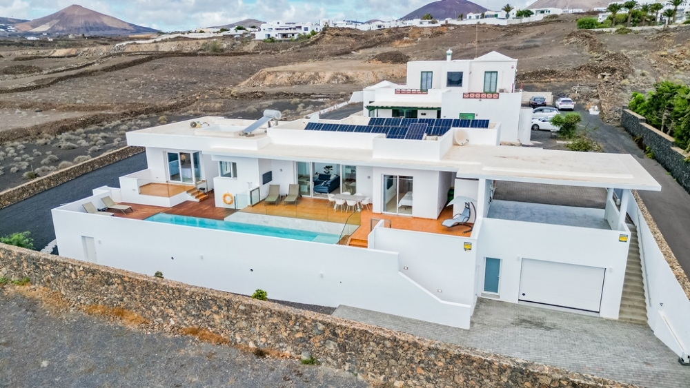 Luxury 3-Bedroom Villa with Heated Pool & Panoramic Sea Views – Tías, Lanzarote – photo 21