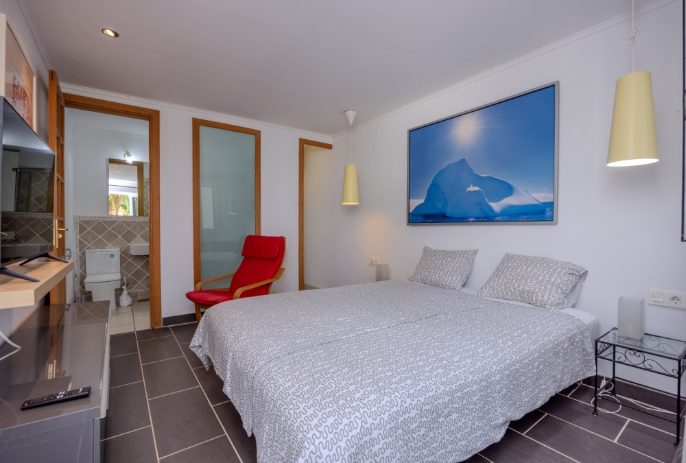 Unique 5-Bedroom Villa with Two Pools, Guest Apartments & Panoramic Views – Las Breñas – photo 20
