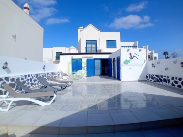 Spacious 3 Bedroom Home with BBQ Terrace, Basement and Garage – Playa Blanca – photo 1
