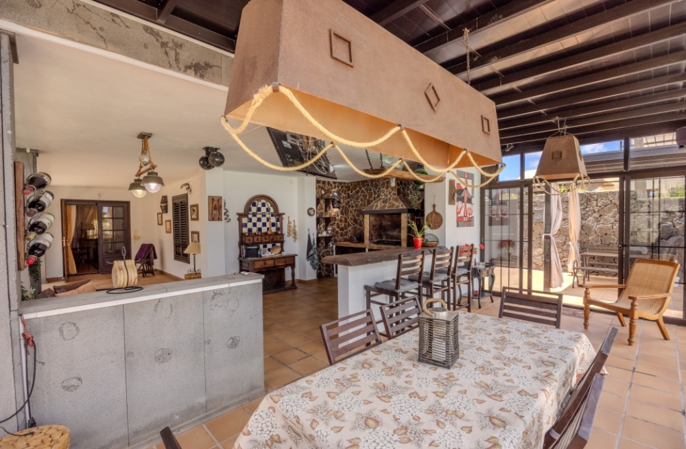 Fantastic Canarian villa with separate apartment in Costa Teguise – photo 3