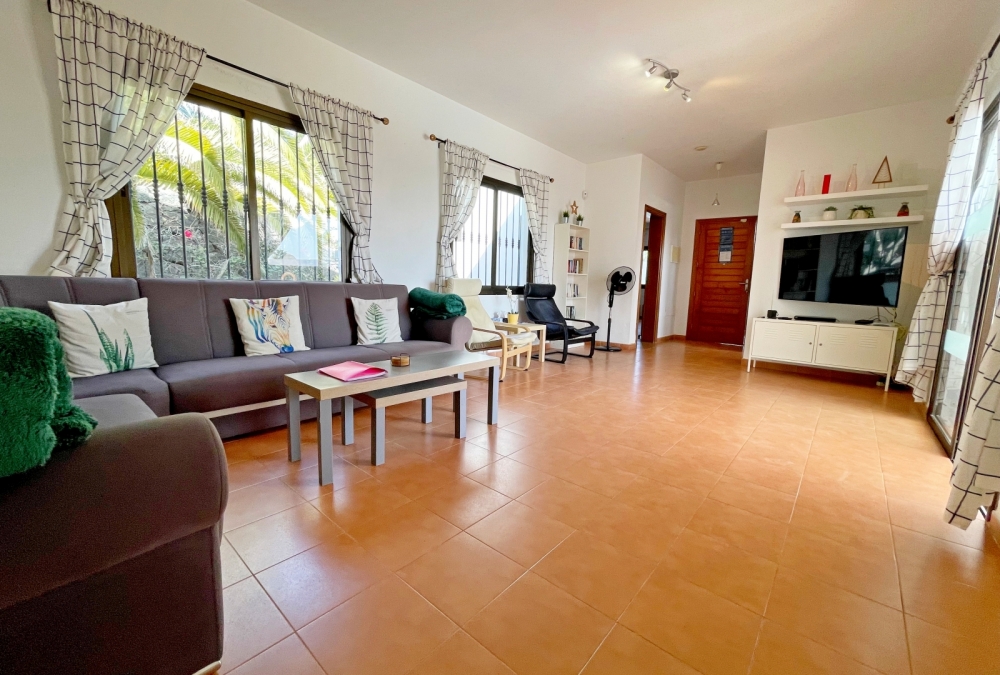 Spacious 3-Bedroom Villa in Gated Playa Blanca Community with Pool – photo 2