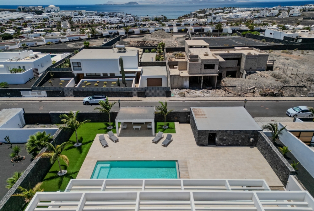 Impressive Renovated Villa with Heated Pool, Gym & Panoramic Views – Playa Blanca – photo 28
