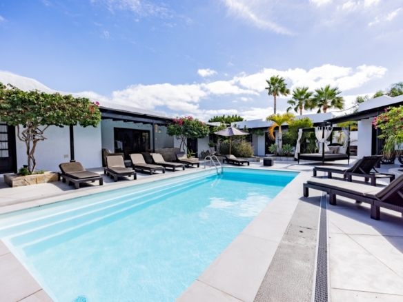 Luxury 7 bedroom 6 bathroom villa with private pool in Los Mojones – photo 1