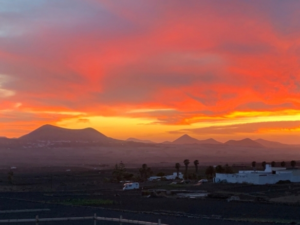3 bedroom bungalow with panoramic views in La Villa de Teguise – photo 1